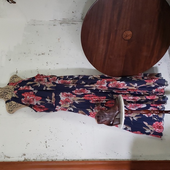 Bisou Bisou Dresses & Skirts - BISOU BISOU Women's Flowy Pleated Floral Halter Neck Maxi Dress Size 14
